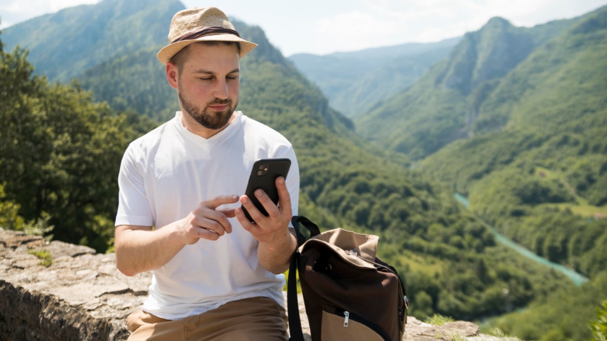 Поиск с Алисой поможет пользователям Яндекс Путешествий в поездке