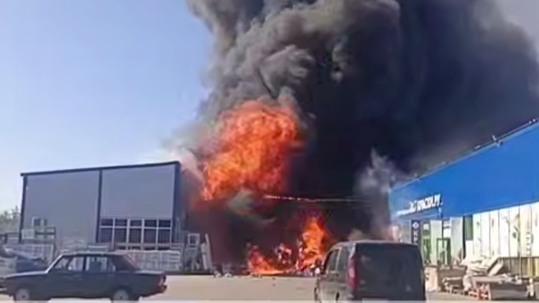 Прокуратура назвала причину мощного пожара на рынке в Солнечногорске