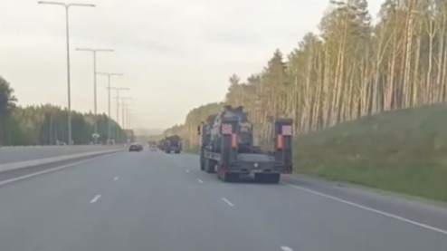 Колонну с техникой НАТО заметили на российской автотрассе
