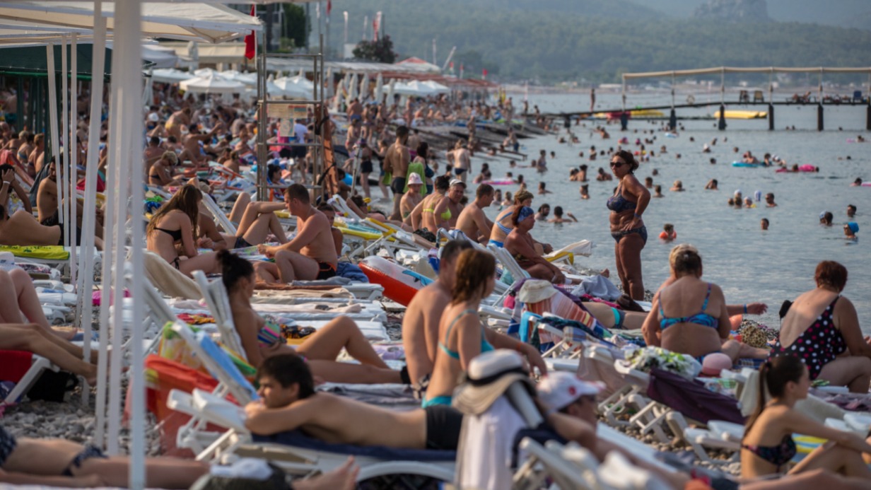 И даже в популярный турецкий Кемер в разгар сезона можно найти горящие туры