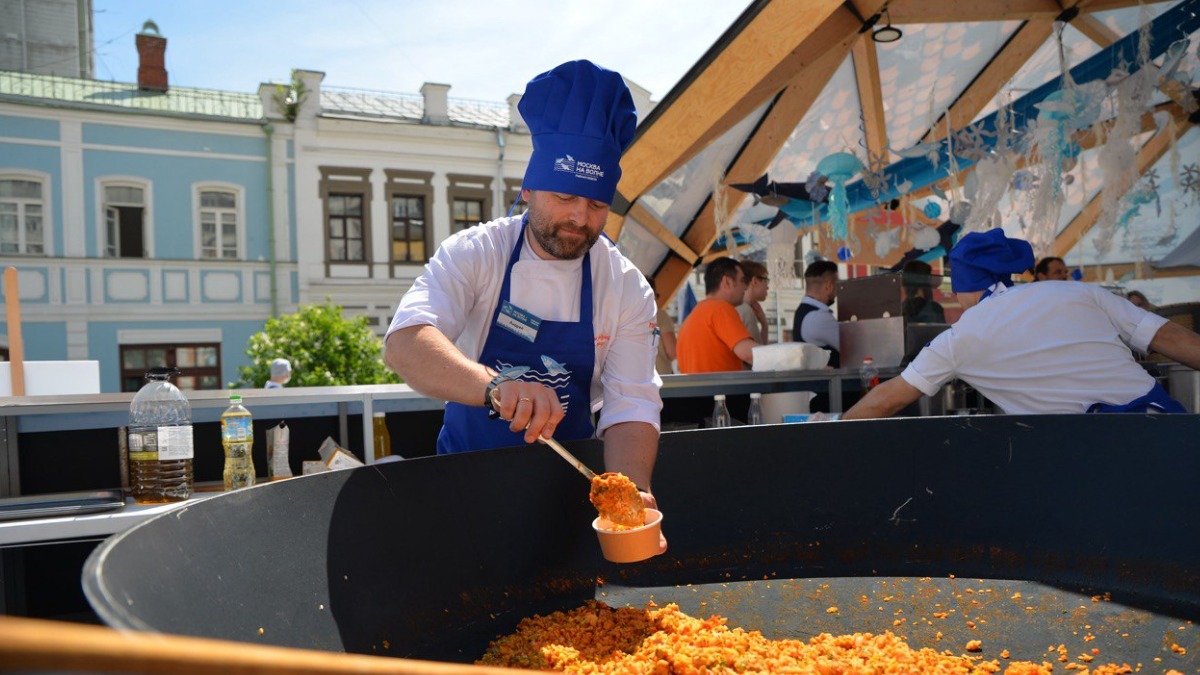Фестиваль «Москва — на волне. Рыбная неделя» приглашает на гастрономическое шоу с участием радио «Восток FM»
