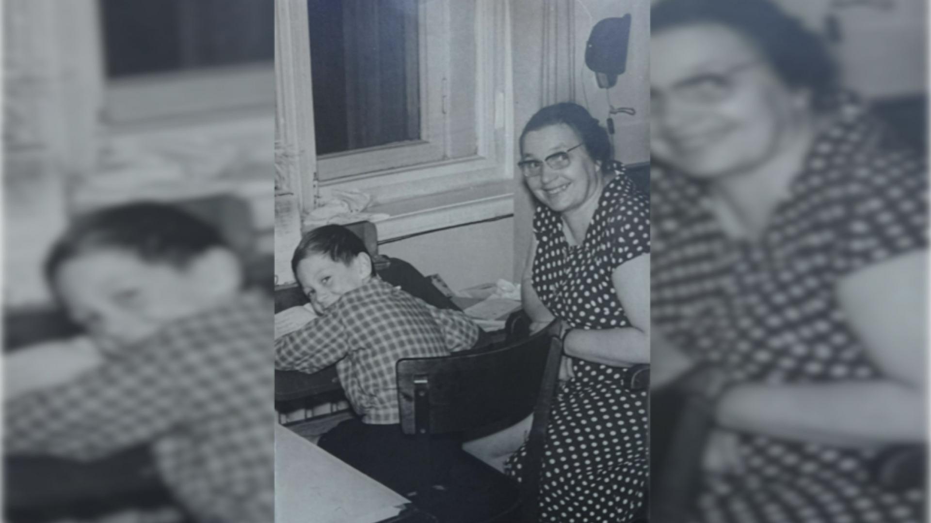 Анна Северьянова с внуком Сашей. Анна Алексеевна и в зрелом возрасте сохраняла аскетичный стиль, усвоенный в юности: не пользовалась косметикой, одевалась просто и гладко причесывалась. Так она выглядела не только дома, но и на работе