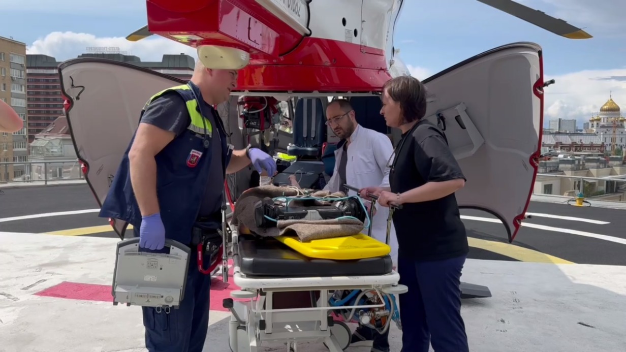 Пострадавшего при крушении моста младенца доставили в Клинику доктора Рошаля