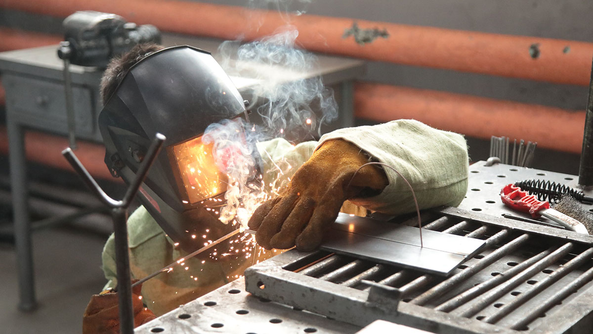 Не сдавшие ГИА школьники смогут бесплатно получить рабочую профессию