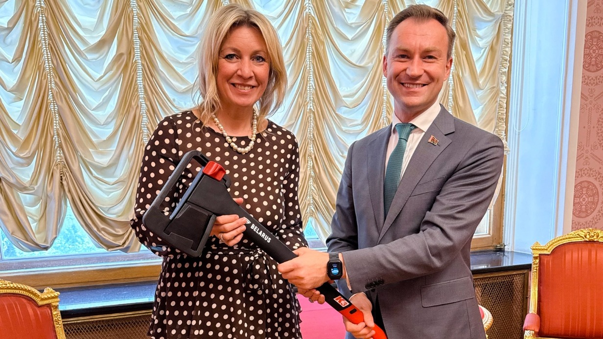 Захарова взялась за топор с пресс-секретарем МИД Белоруссии Варанковым