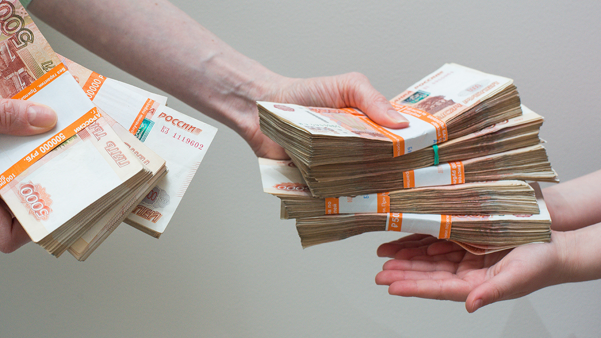 «Ъ»: Министра обвинили в коррупции при восстановлении дорог в Херсонской области