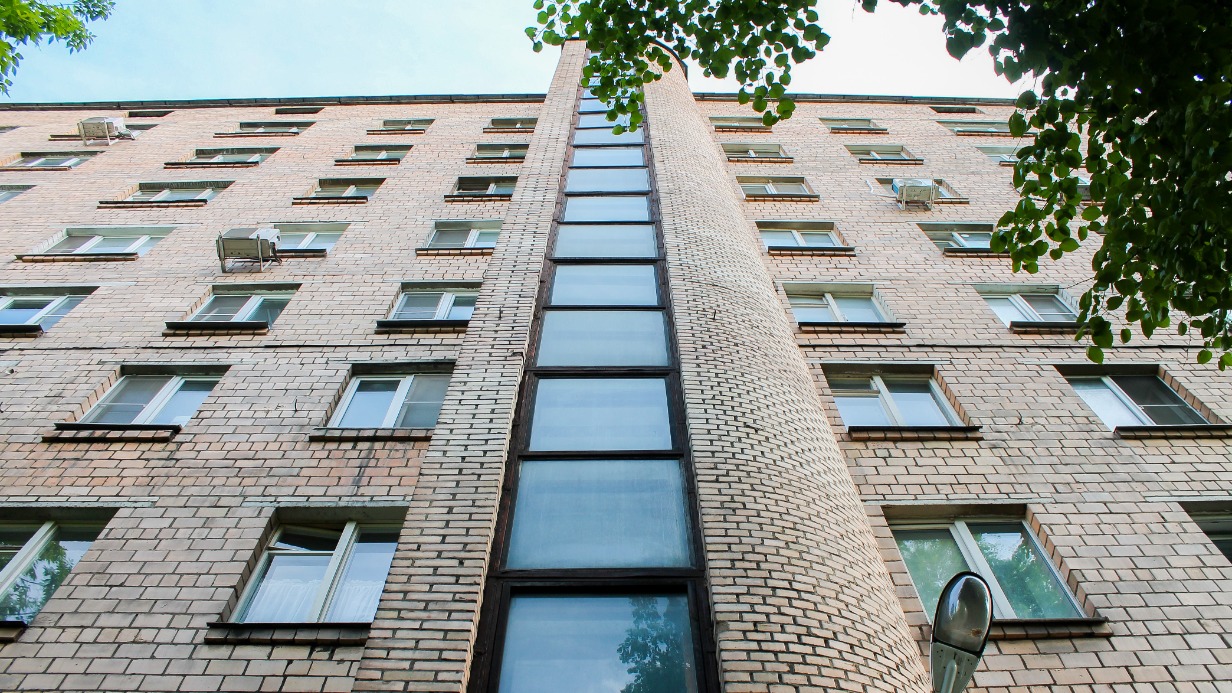 В текущем году в трех жилых домах на Просторной улице будет заменено все лифтовое оборудование