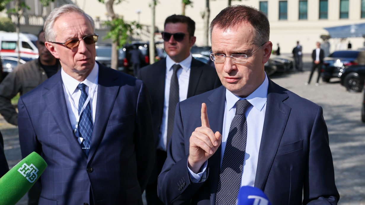 Члены нашей делегации заместитель министра иностранных дел РФ Михаил Галузин и помощник президента РФ Владимир Мединский