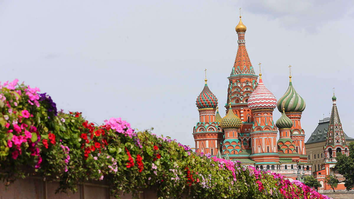 В РПЦ прокомментировали изображение храма Василия Блаженного с полумесяцами