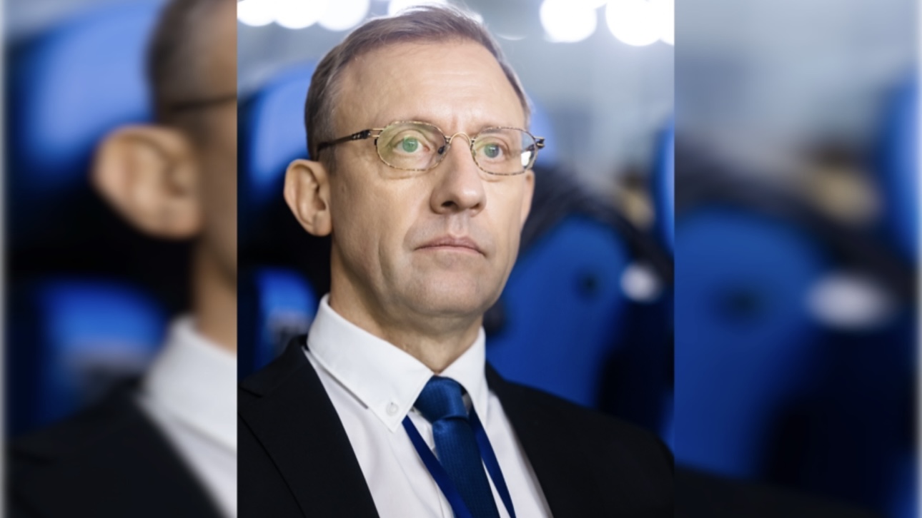 Дмитрий Павленко в роли чиновника Фадеева в фильме «Больше чем футбол»