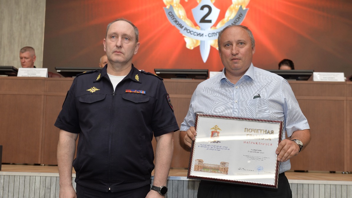 ГУ МВД России по Москве наградило гендиректора «Вечерней Москвы» Георгия Рудницкого