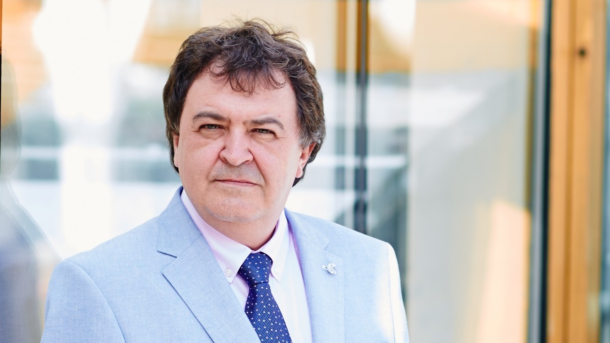 Дмитрий Лиханов: Не надо душить детей в своих объятиях