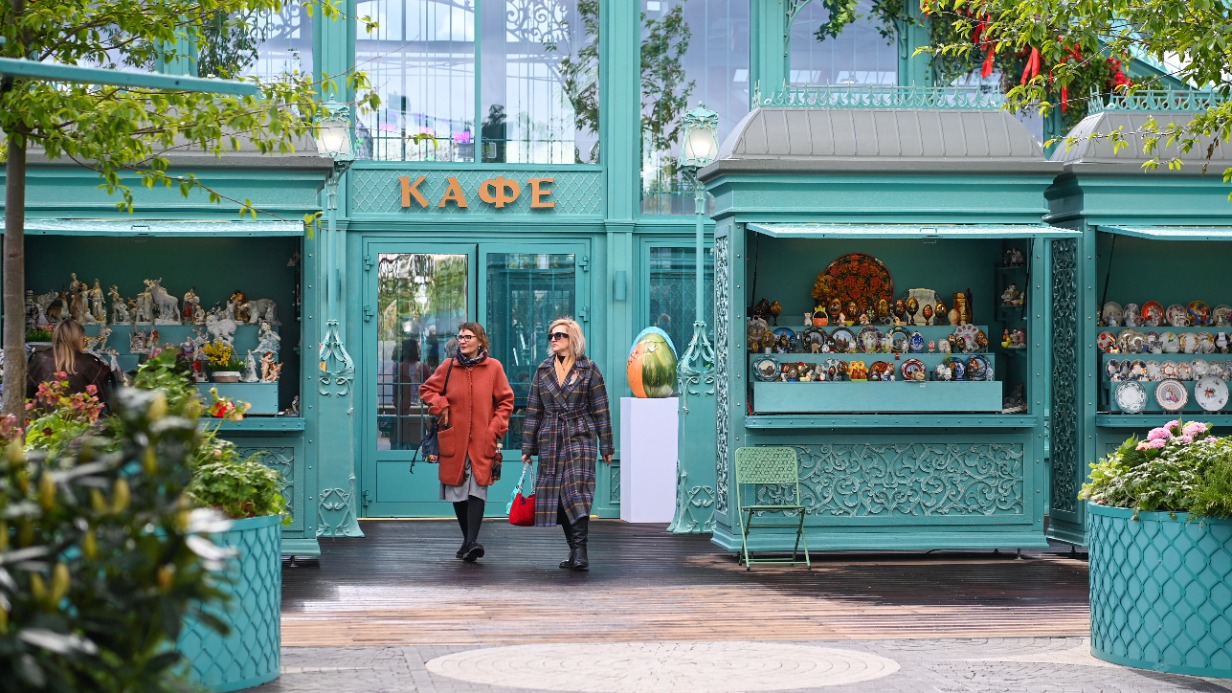 Москвичи узнают о тонкостях ретрофотографии на винтажном маркете в «Коломенском»