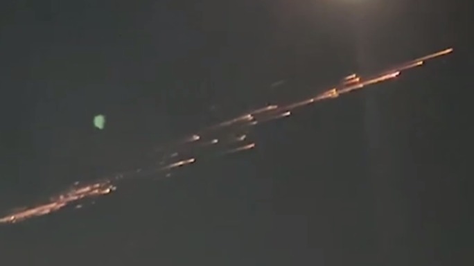 Яркие искры в небе над Казахстаном встревожили жителей