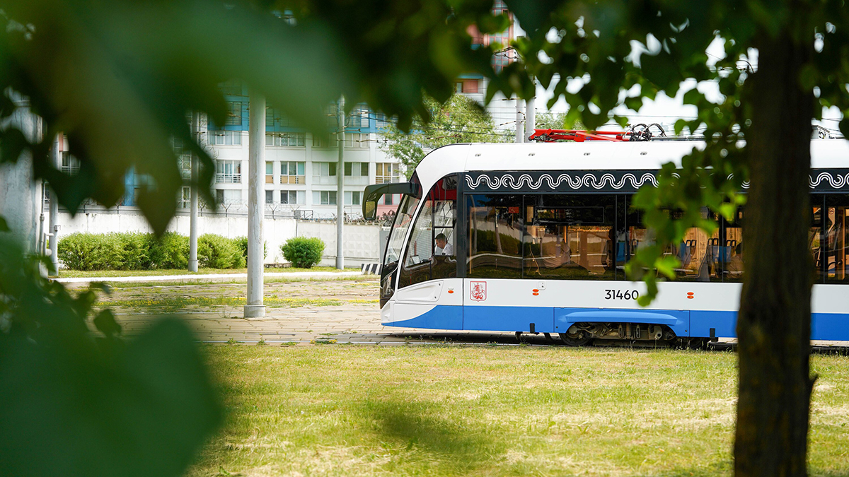 Трамваи № 27 и 29 задерживаются на Тимирязевской улице из-за ДТП на путях