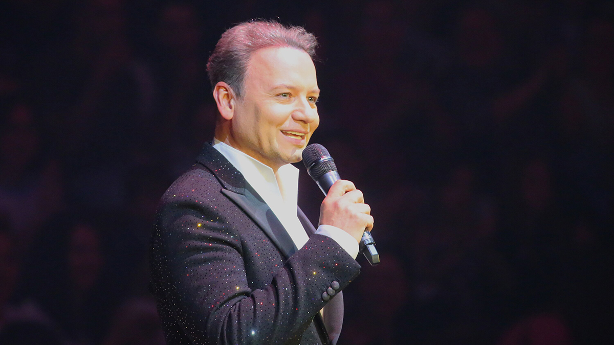 Александр Олешко рассказал, что был в подтанцовке у Булановой