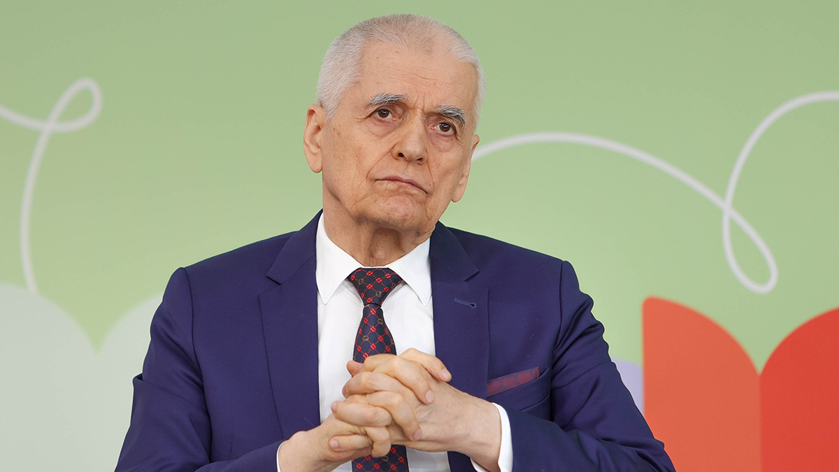 Онищенко призвал россиян сдавать путевки в Турцию из-за найденной там холеры