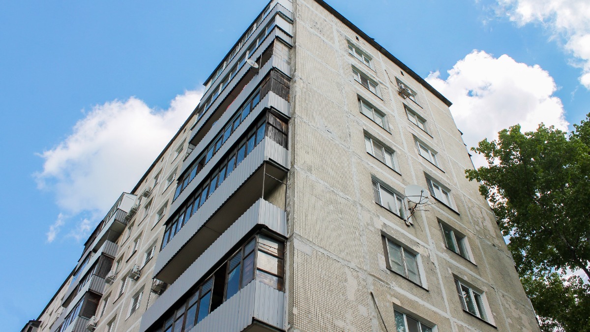 В двух жилых домах на улице Софьи Ковалевской завершена замена лифтового оборудования