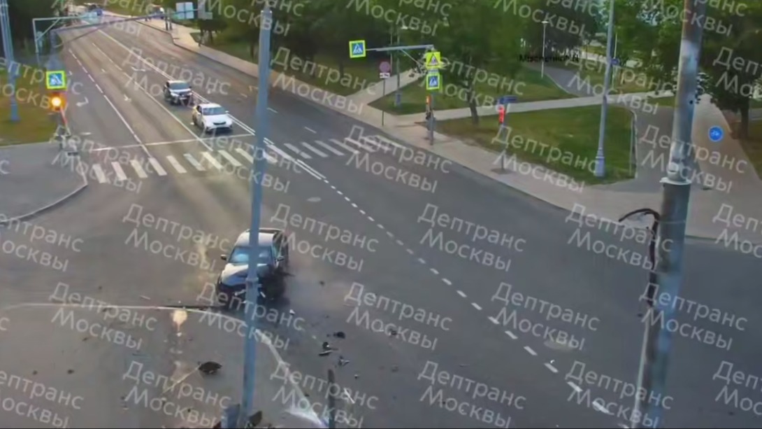 Авария с участием двух автомобилей произошла на востоке столицы