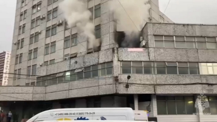 Две женщины погибли при пожаре на складе на Пермской улице в Москве