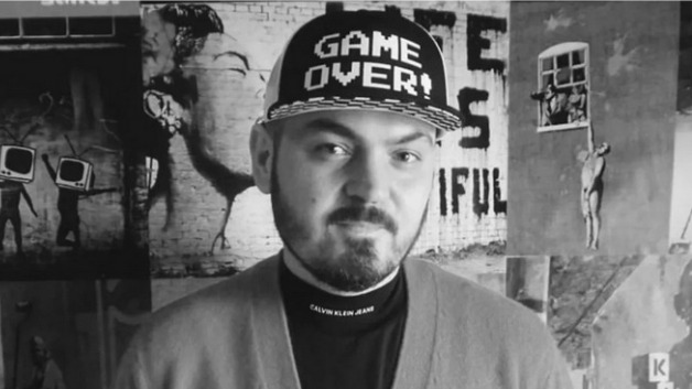 Тело известного певца Дениса Лупу нашли в квартире недавно умершей матери