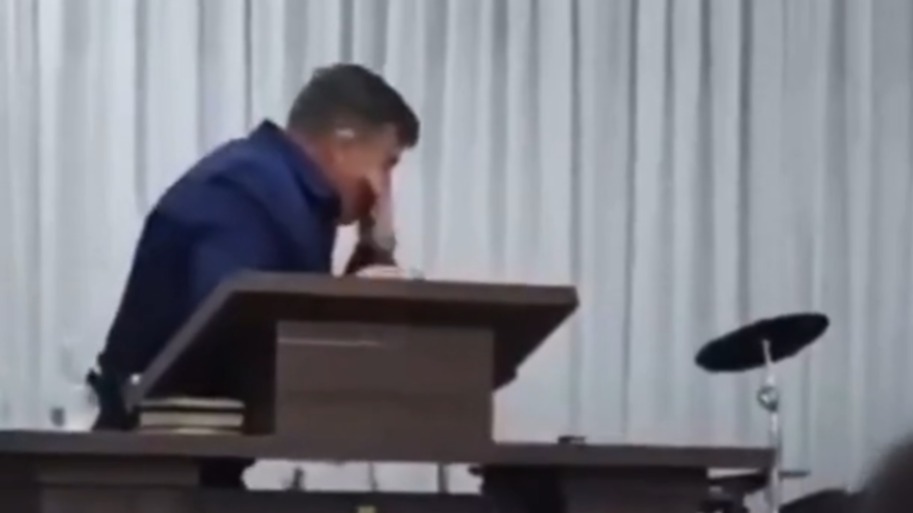 В Бразилии священник вспомнил об отце во время проповеди и умер