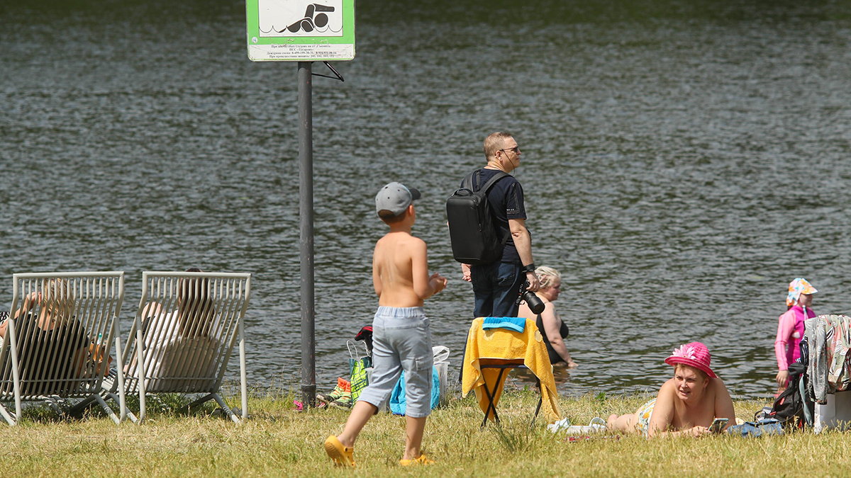 Детям в Подмосковье запретили находиться у водоемов без взрослых