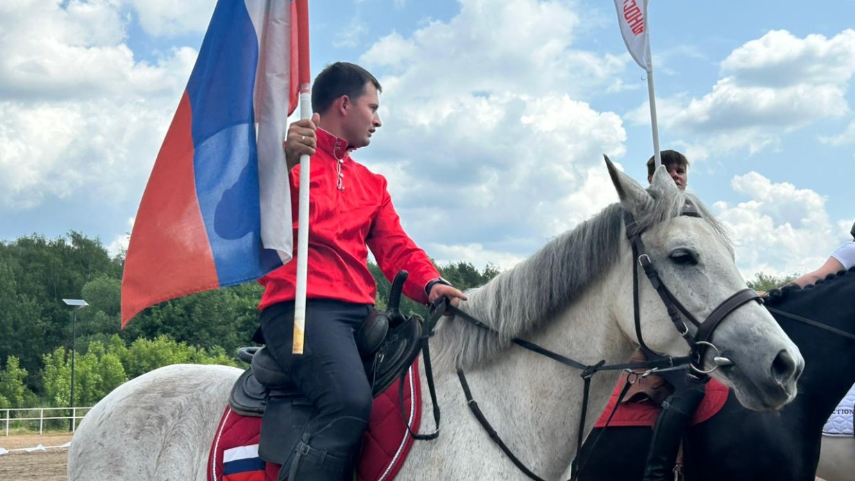 Московские семьи познакомились с уникальным методом реабилитации — иппотерапией