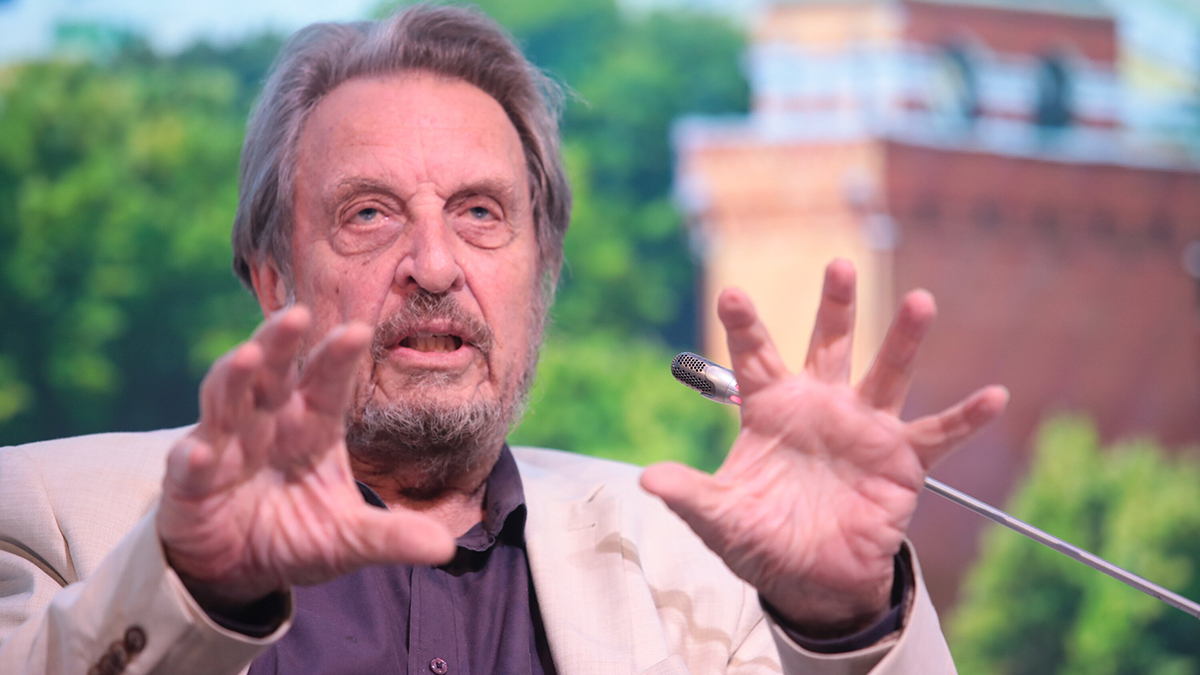 Отец Илона Маска предложил «шлепать детей», чтобы вырастить гениев