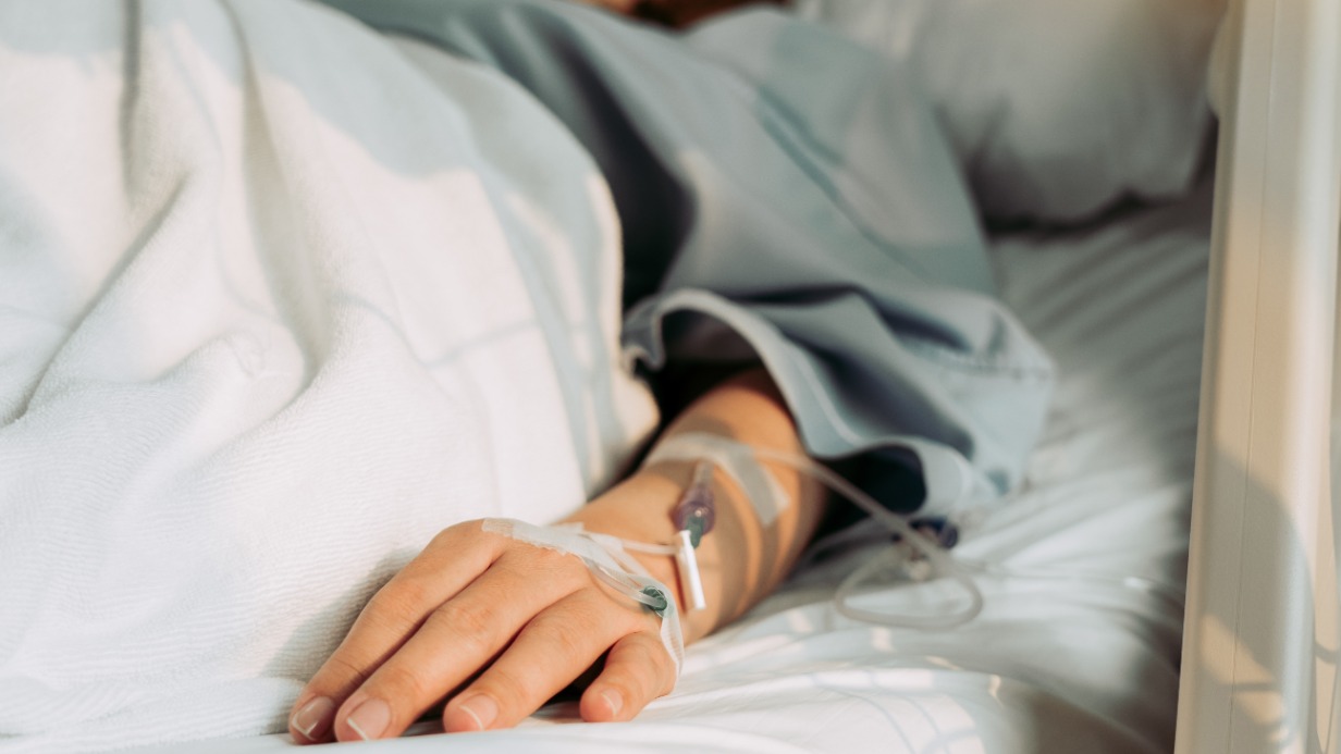 Десятки россиян под капельницами в Турции: что вызывает опасную реакцию на солнце