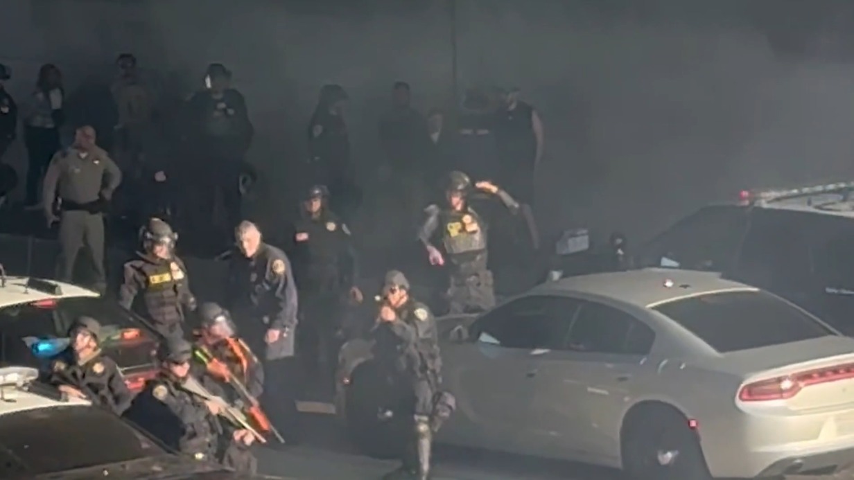 Силовики ранили фотографа NYP резиновой пулей в ходе беспорядков в Лос-Анджелесе