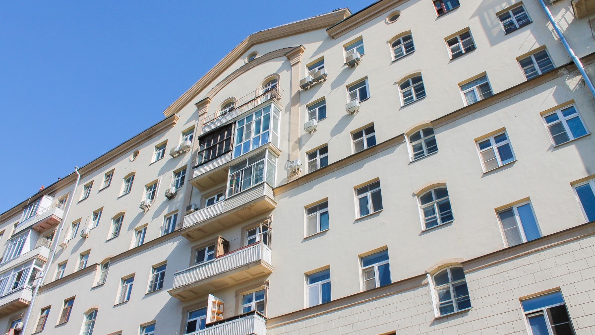 В центре столицы в 2025 году обретет новый облик жилой дом в стиле советской неоклассики, возведенный в 1947 году