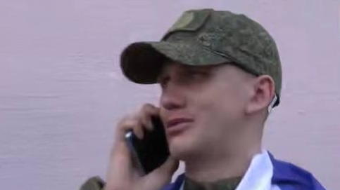 «Я тоже тебя люблю, мам»: вернувшийся из плена боец ВС РФ позвонил родным