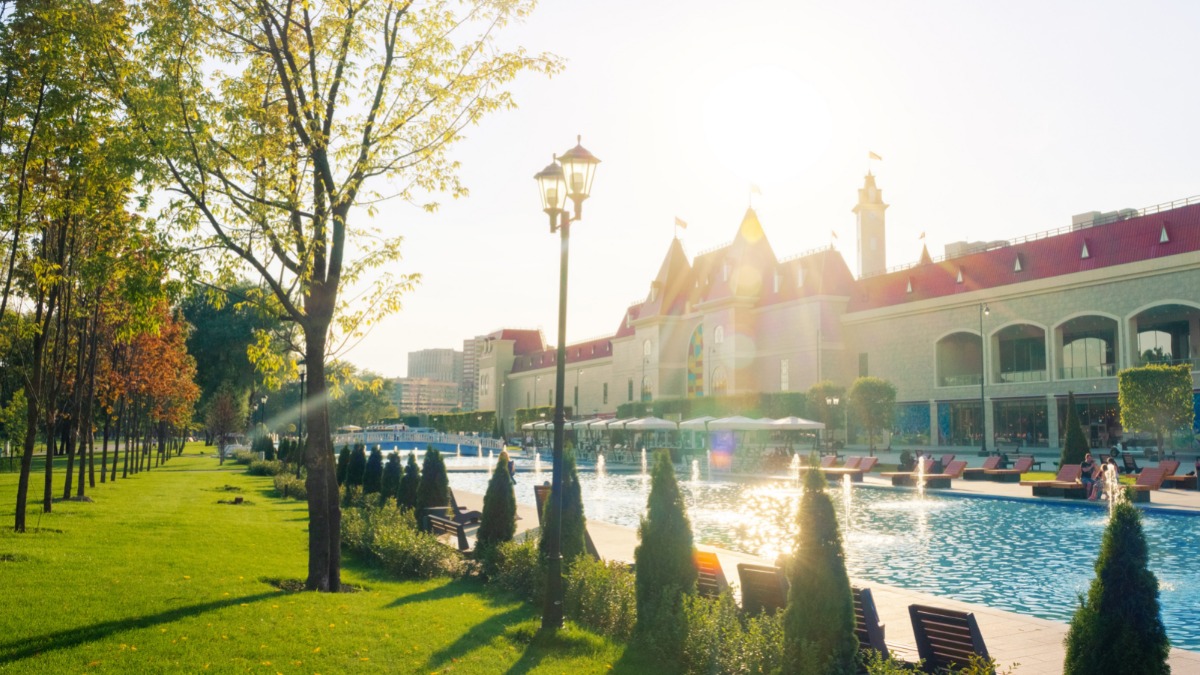 В городском пространстве для развлечений и отдыха «Остров Мечты» стартует фестиваль «Лето яркого цвета»