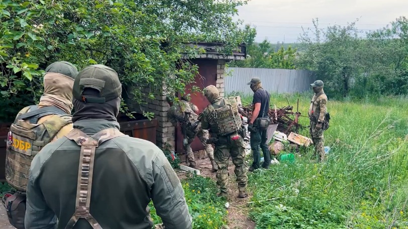 Наркодельцов, перевозивших наркотики под видом гумпомощи для СВО, задержали в ЛНР