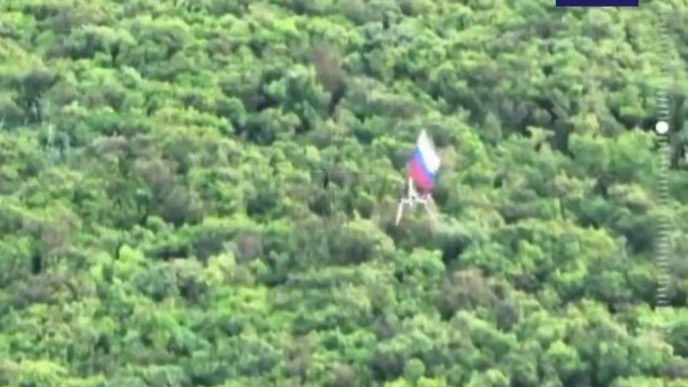 Российский беспилотник доставил государственный флаг в Херсон