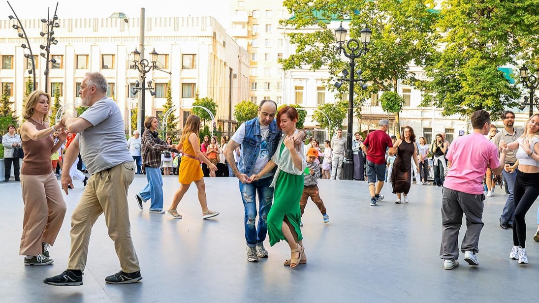Танцевальный флешмоб пройдет на Чистопрудном бульваре в рамках «Лета в Москве»