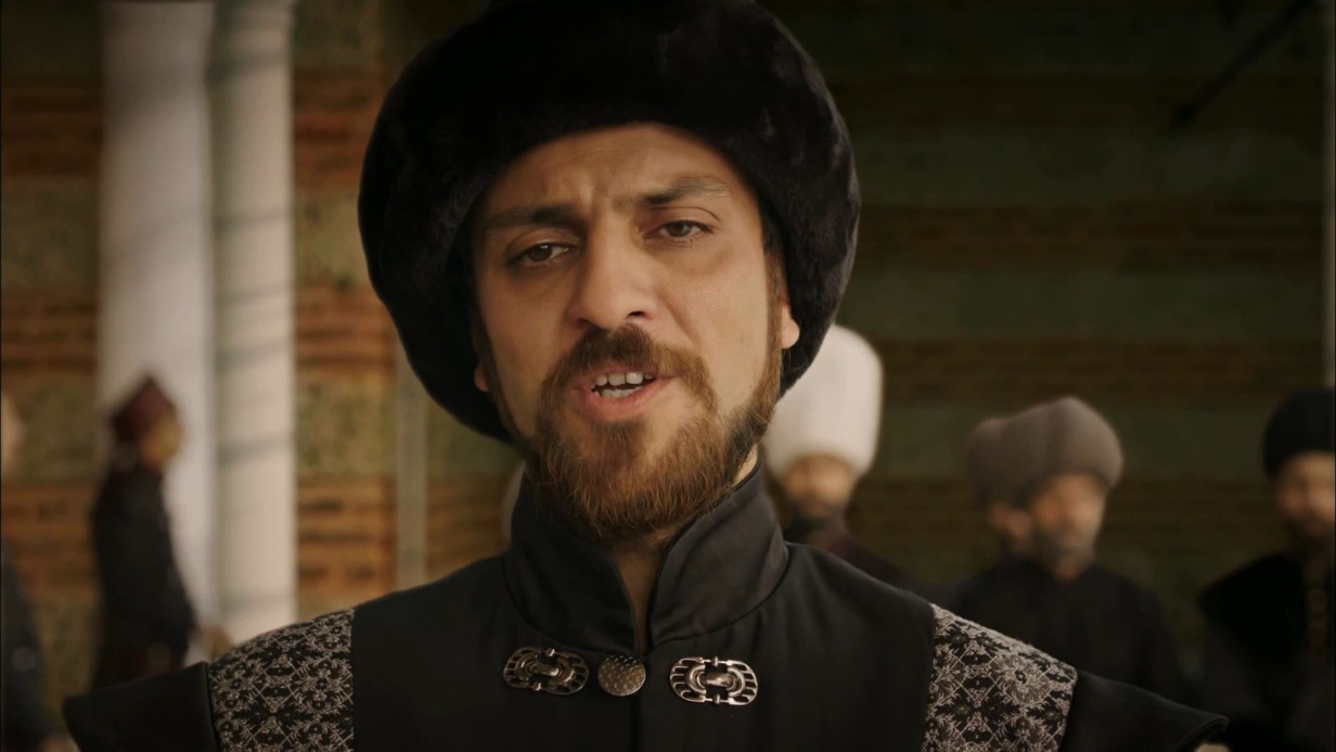 Актер из «Великолепного века» Эркан Колчак получил травму в Москве