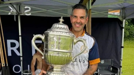 Миллиардер и друг принца Уильяма скончался, проглотив пчелу во время игры в поло