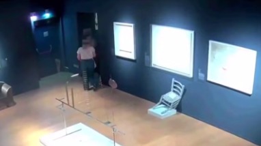 Туристы сломали «cтул Ван Гога», пытаясь сделать фото в музее в Италии