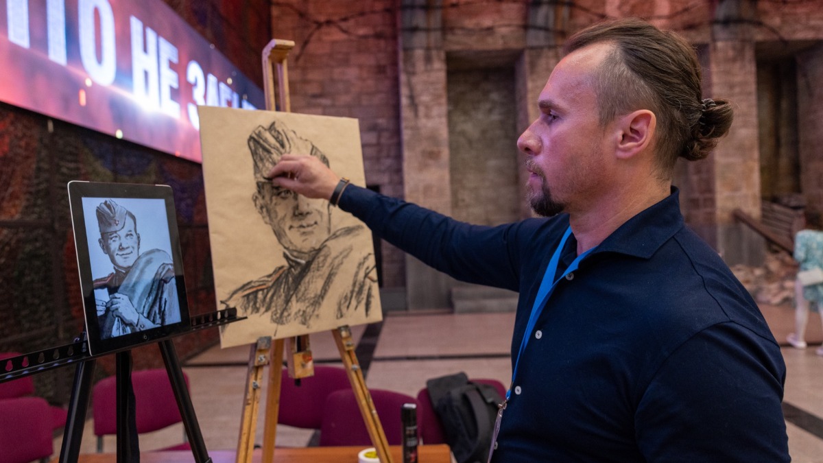 Художник провел творческий мастер-класс для гостей Музея Победы