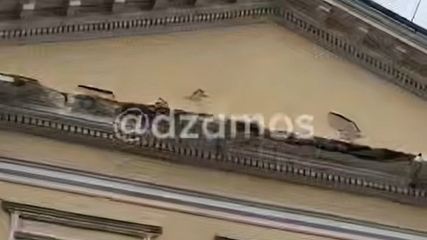 Депздрав прокомментировал обрушение фасада в центре Москвы