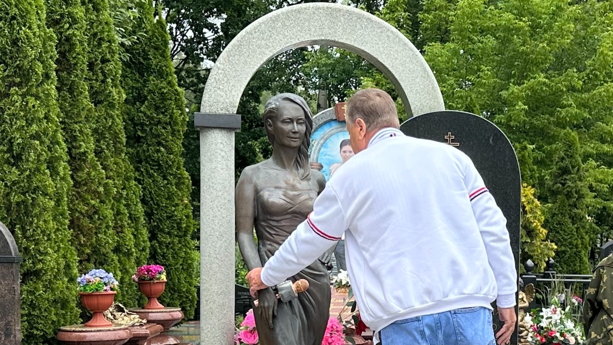 Отец Фриске — о смерти дочери: Боль не утихает и с годами становится больше