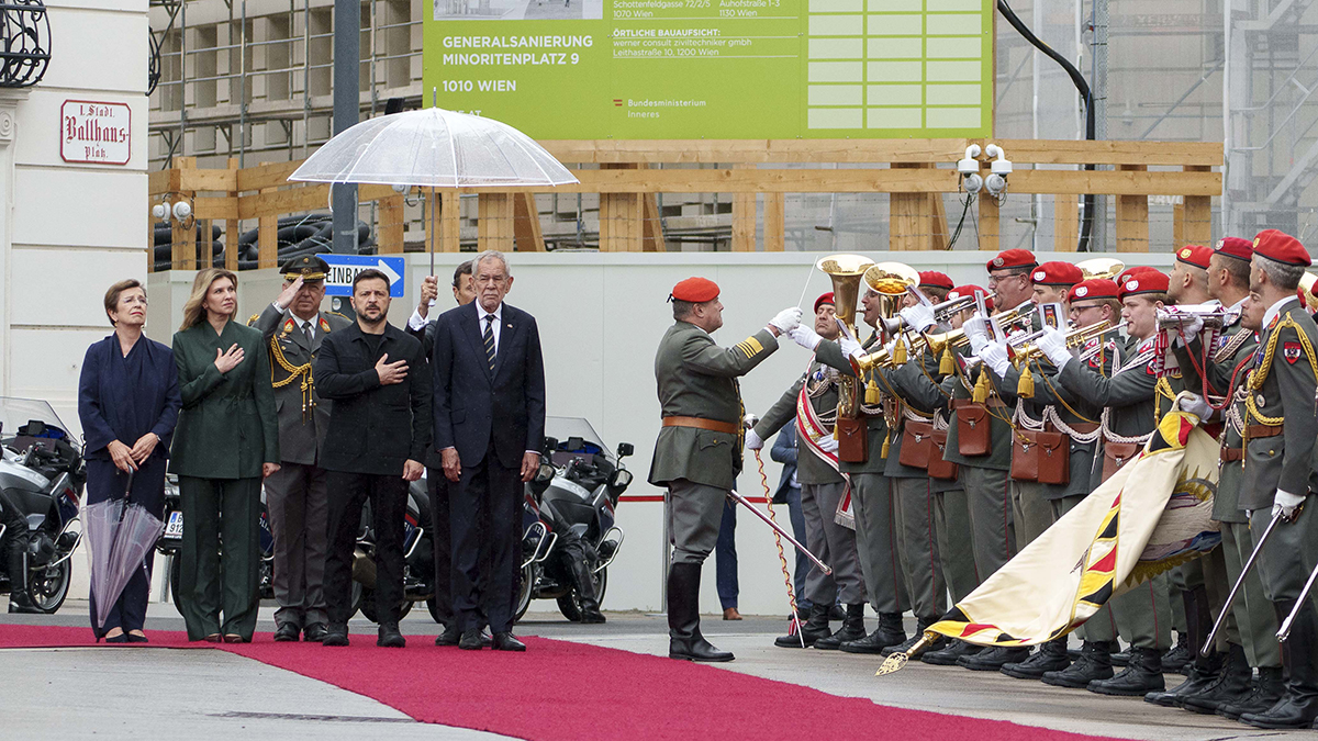 Зеленский опозорил свою жену на встрече с президентом Австрии