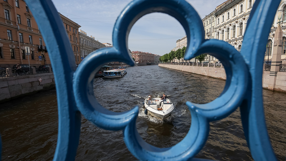 Почти тысячу открыток отправили гости «Молодежной почты» в Петербурге
