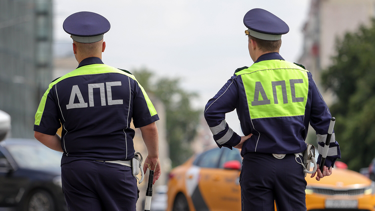 Полицейские наказали мужчин, устроивших «шашки» на дорогах Москвы