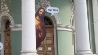 В лютеранском храме в Петербурге объяснили картонного Иисуса на входе