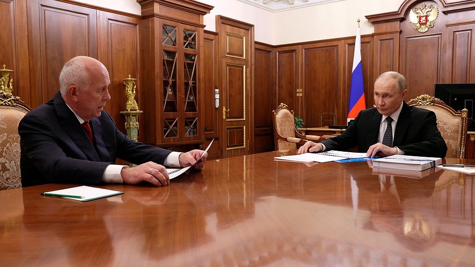 Путин напомнил Чемезову про «должок» «Ростеха»