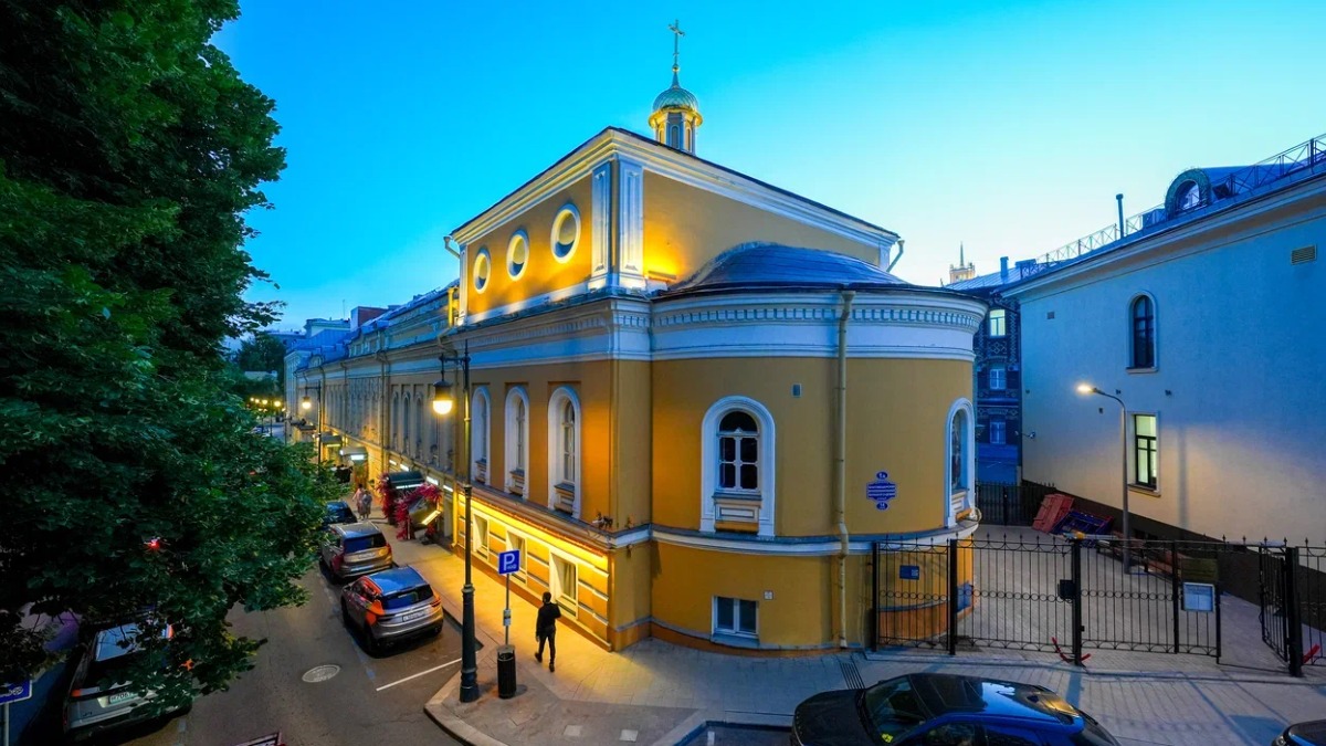 Здание на Большой Садовой улице оборудовали архитектурно-художественной подсветкой