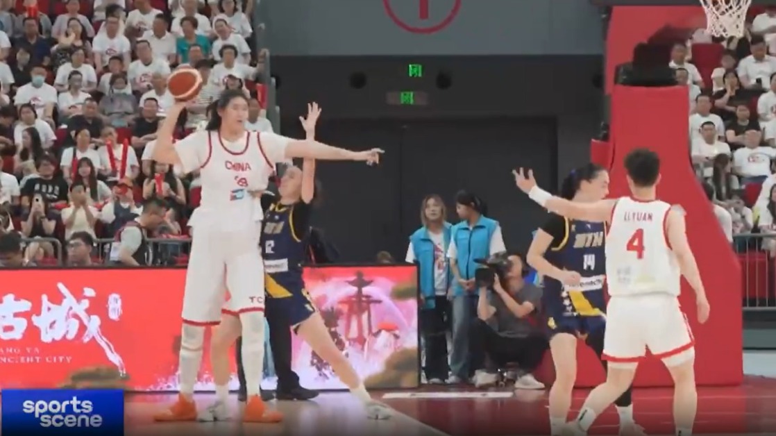 Женщина ростом 226 сантиметров появилась в сборной Китая по баскетболу